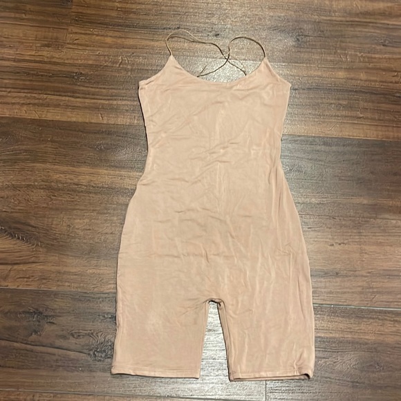 Naked Wardrobe NWOT Woman S’Scoop Em Up Romper in a Nude color - Picture 5 of 11
